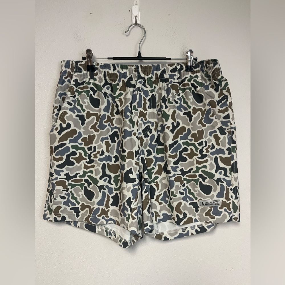 Mens Local Boy Outfitters Retro Camo Size Large Shorts